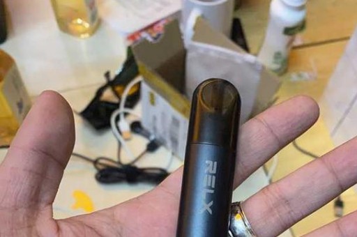 悦刻5代一吸就闪红灯不出烟几口之后正常